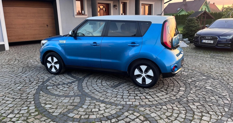 Kia Soul cena 31900 przebieg: 125000, rok produkcji 2015 z Prochowice małe 781